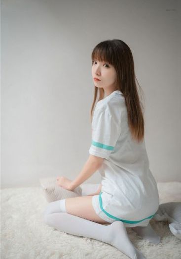 饭桌上故意张开腿让公在线观_最新国语全集在线